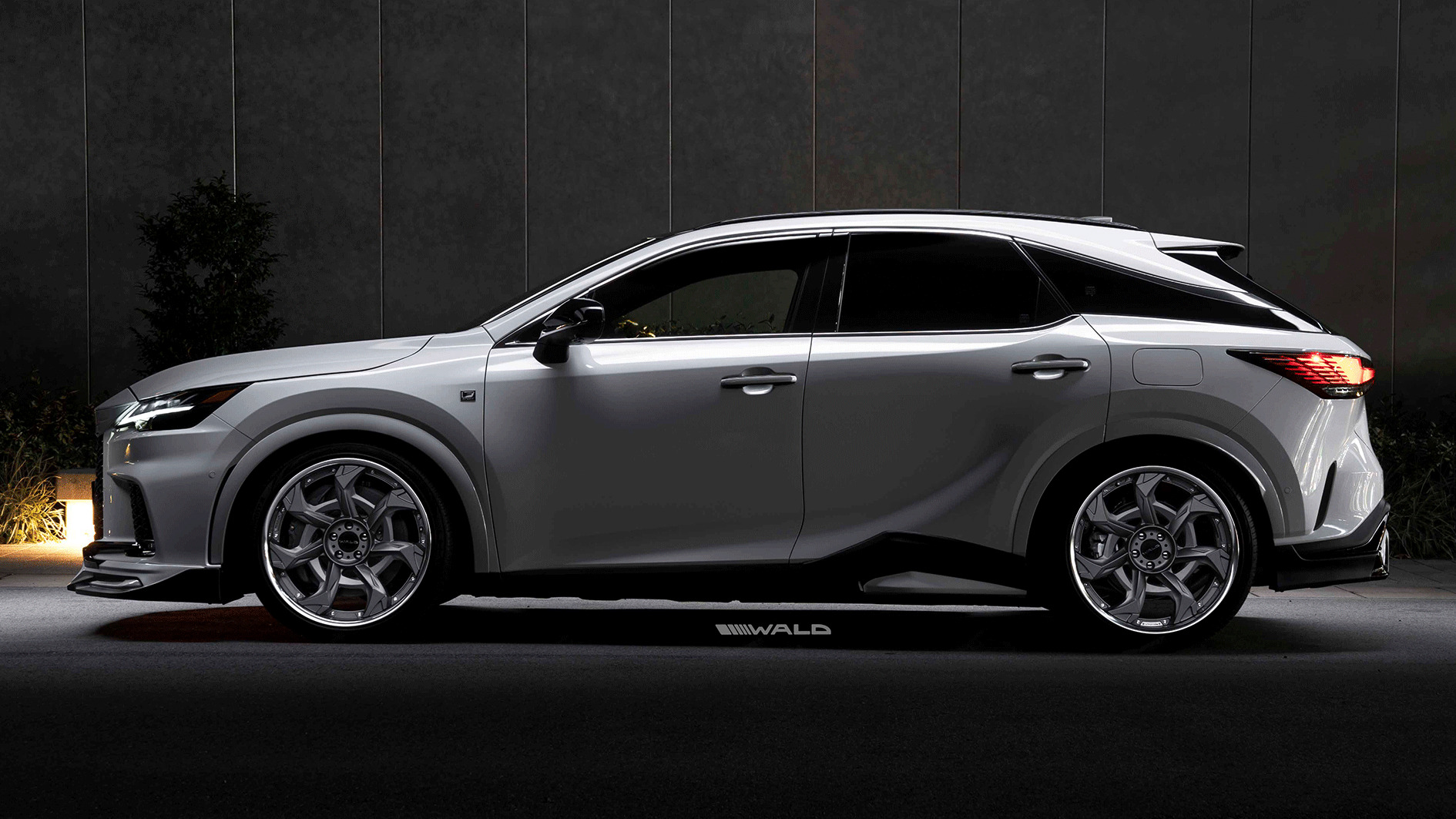 Lexus RX: σαν να πήρε... αναβολικά! [Βίντεο] - TheCars.gr