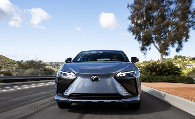 Lexus RZ300e 2024: ηλεκτρική ιαπωνική πολυτέλεια