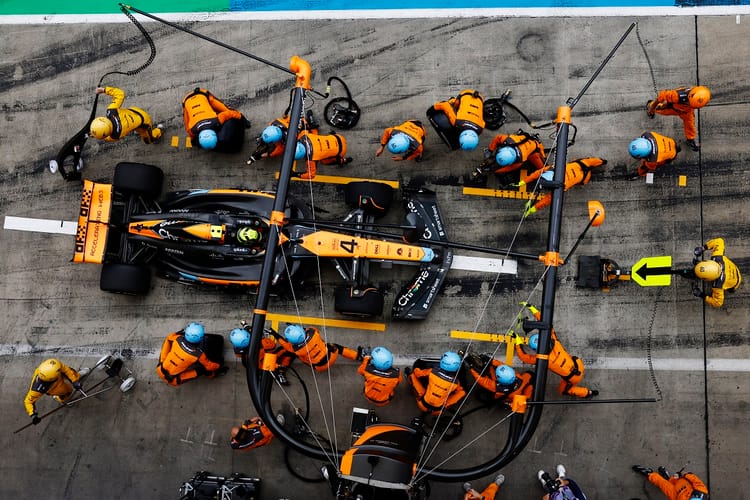 McLaren: Παγκόσμιο ρεκόρ αλλαγής ελαστικών σε 1,8 δευτερόλεπτα
