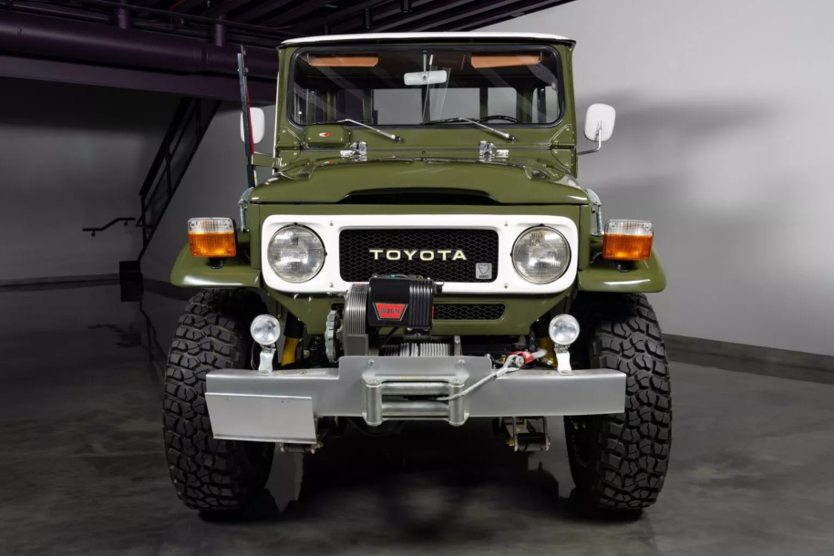 Toyota FJ45 Land Cruiser: Ένας θρύλος στο σφυρί