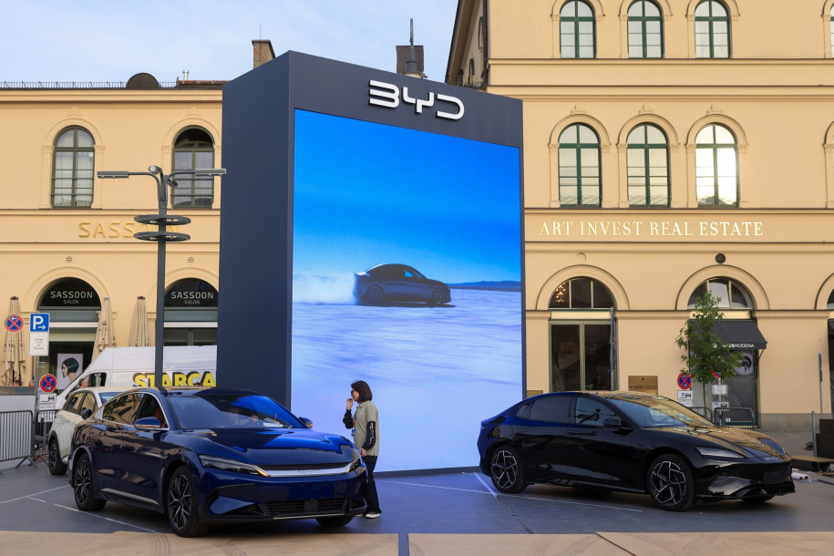 BYD: Ποια είναι η εταιρεία που θα νικήσει την Tesla στα EV