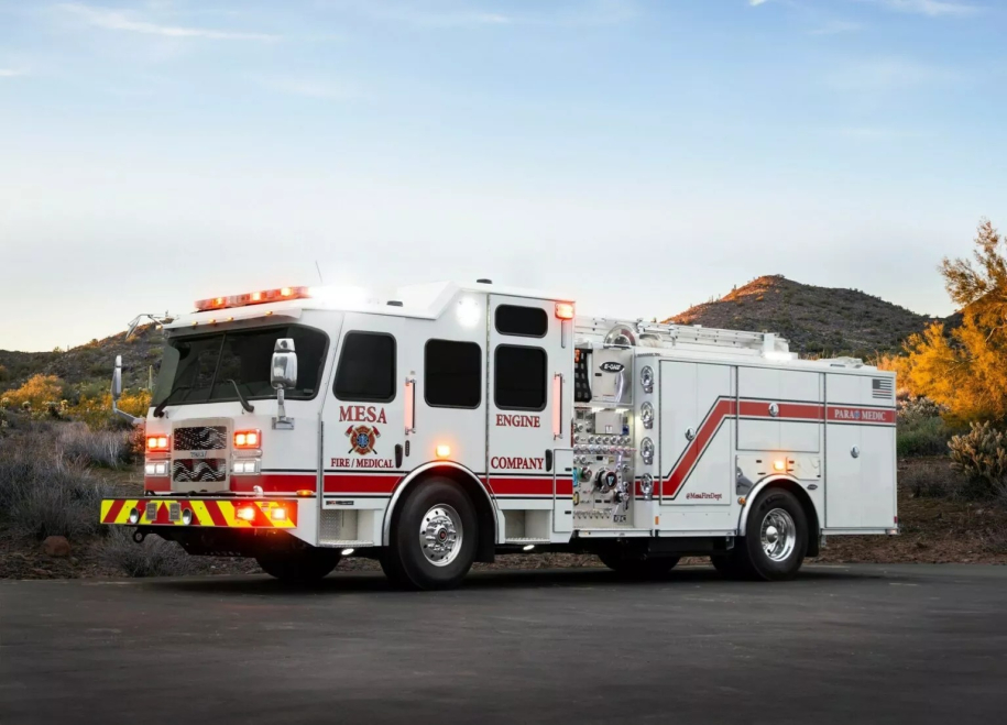 E-One Vector: Ηλεκτρικό πυροσβεστικό σβήνει τις φλόγες στην Αριζόνα