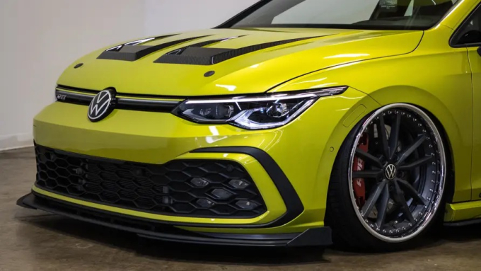 VW Golf Mk8 GTI: βελτιωμένο μέχρι τα «μπούνια» [Βίντεο]