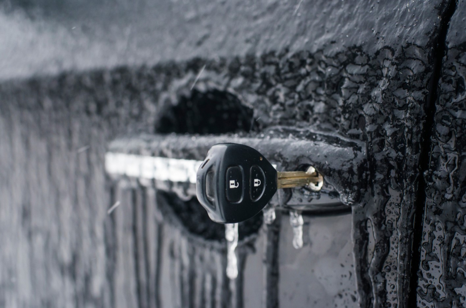 Πάγωσε η κλειδαριά του αυτοκίνητου σας: 1 κόλπο που θα την ξεκλειδώσει