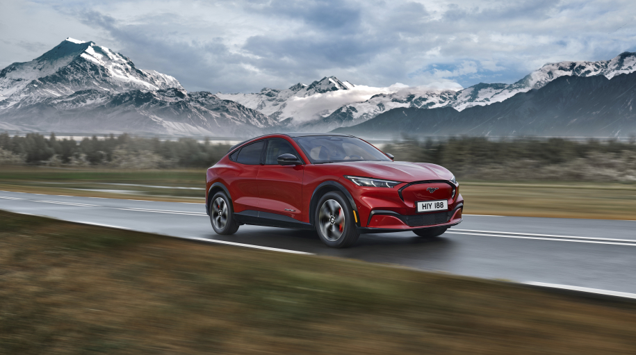 Ford Mustang Mach-E: Το «άγριο άτι» καινοτομεί και οικολογικά