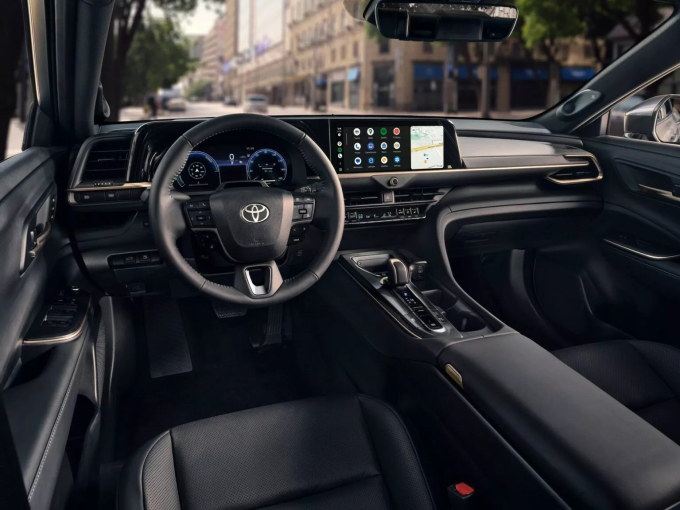 Νέο Toyota GR Crown: Σκληροπυρηνικό Crossover – Πότε έρχεται, πόσο θα κοστίζει