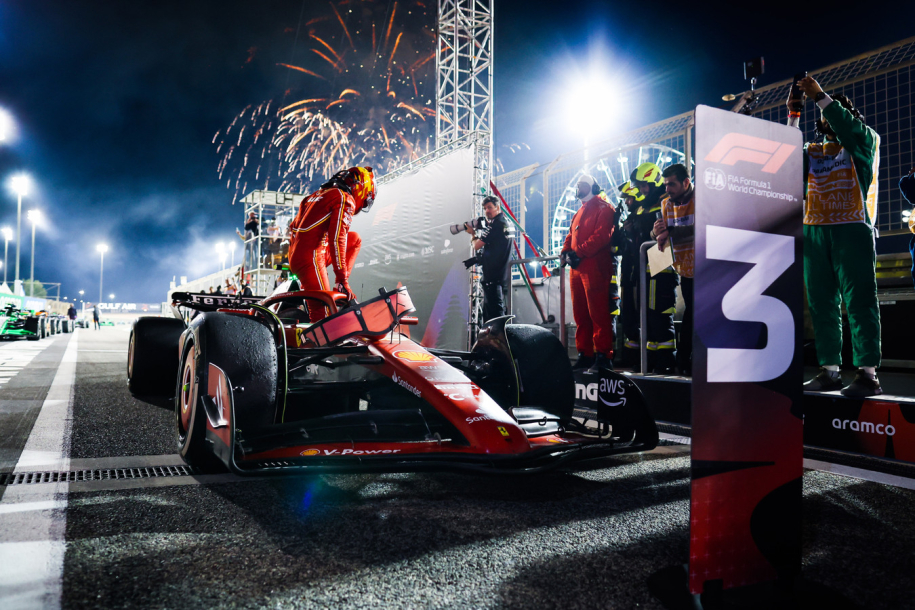 Formula 1: Διχασμένοι στη Ferrari! Φωνάζουν οι Τιφόζι! (Βίντεο)