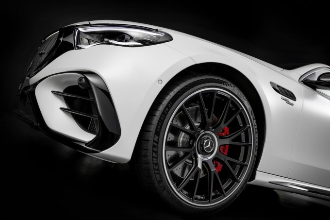 Mercedes-AMG E53 Hybrid 4Matic: Αυτή είναι η νέα γερμανίδα καλλονή με τους 603 ίππους