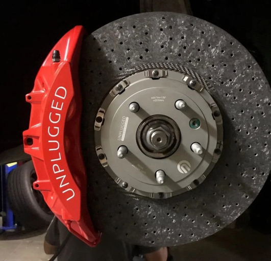 Φρένα: Όλα όσα πρέπει να ξέρετε για τα Carbon Ceramic Brakes