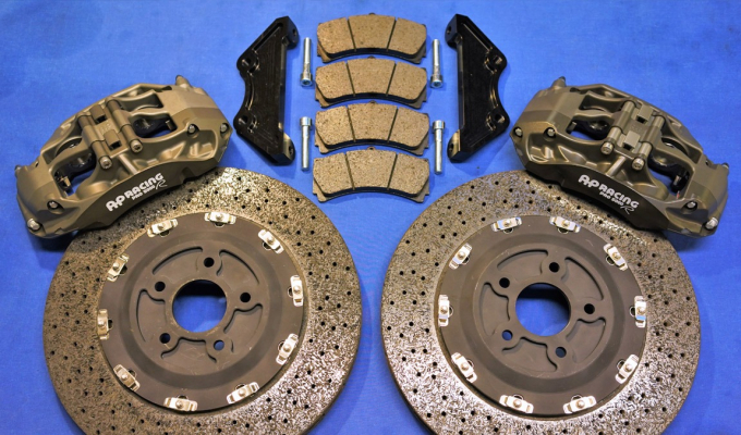 Φρένα: Όλα όσα πρέπει να ξέρετε για τα Carbon Ceramic Brakes