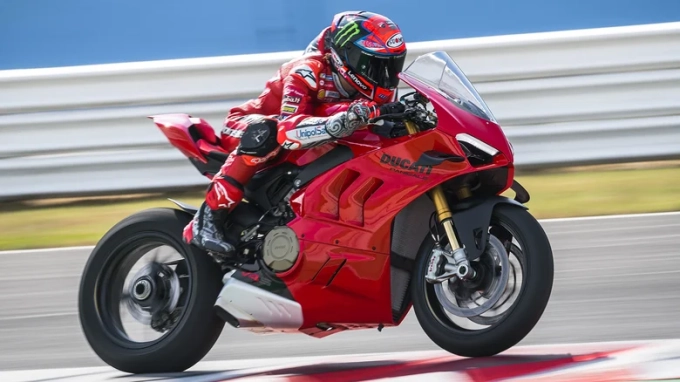 2023-ducati-panigale-v4-210-hp-1712771202