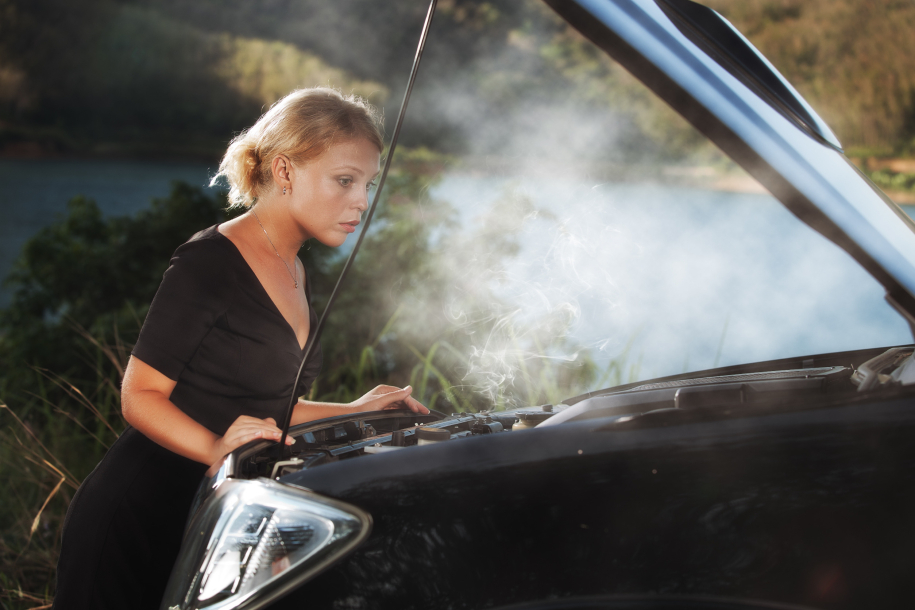 Υπερθέρμανση αυτοκινήτου: Χρήσιμες πληροφορίες που πρέπει να ξέρει ο κάθε οδηγός για το να κάνετε και τί όχι