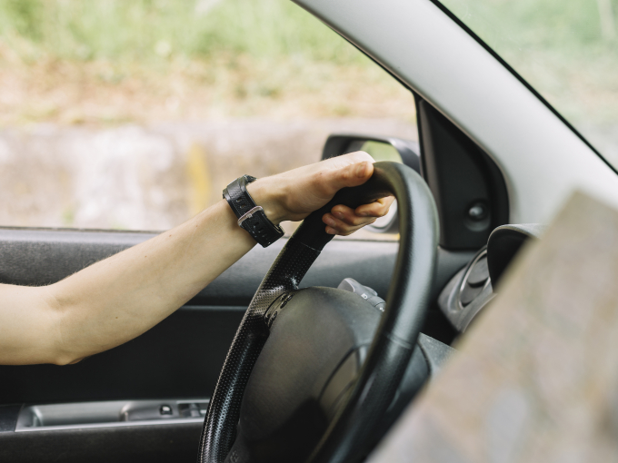Πρόστιμο για οδηγό που πραγματοποιεί στροφή επιτόπου σε αυτοκινητόδρομο ή οδό ταχείας κυκλοφορίας