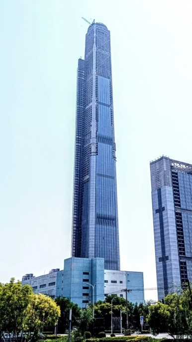 Το μυστήριο του ψηλότερου εγκαταλελειμμένου ουρανοξύστη στον κόσμο που παραμένει ημιτελής εδώ και 15 χρόνια