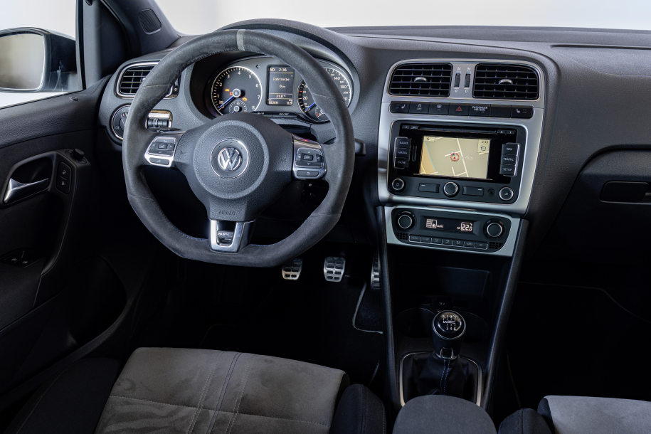 Volkswagen: «Οι οδηγοί θέλουν φυσικά κουμπιά, όχι οθόνες παντού»