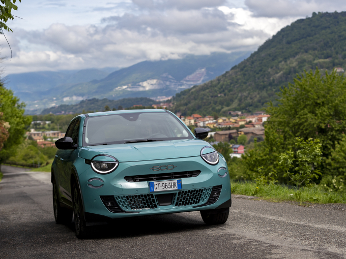 Fiat 600 Hybrid: Mild υβριδικό, με πλούσιο εξοπλισμό, 5 χρόνια εγγύησης και φινετσάτο γιατί… ιταλικό.