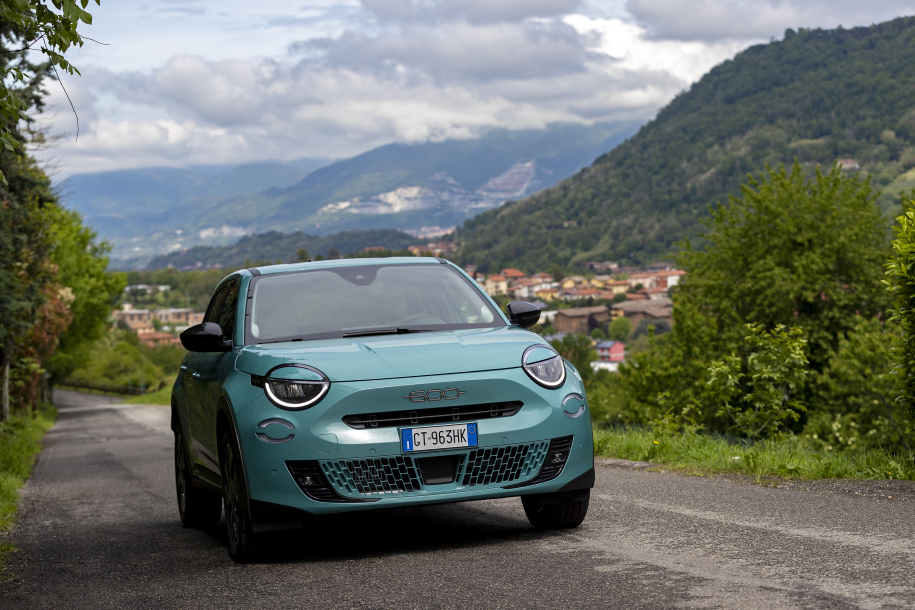 Fiat 600 Hybrid: Mild υβριδικό, με πλούσιο εξοπλισμό, 5 χρόνια εγγύησης και φινετσάτο γιατί... ιταλικό.