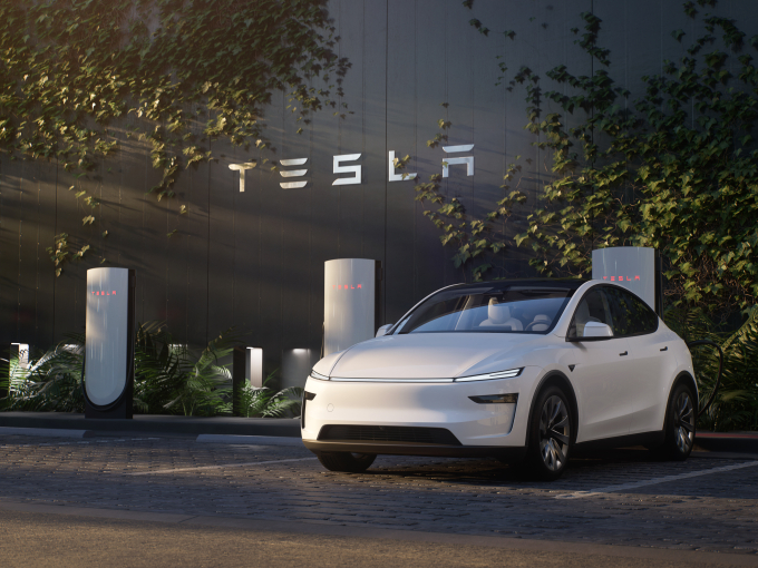 Η Tesla καταρρέει στην Ευρώπη – Οι πωλήσεις της έπεσαν σχεδόν 50% ενώ τα EV ανεβαίνουν
