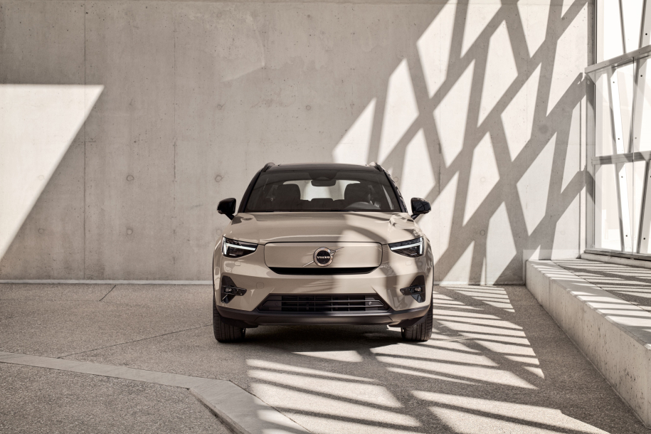 Volvo EX40: Το μέλλον της πολυτελούς οδήγησης είναι ηλεκτρικό και βιώσιμο