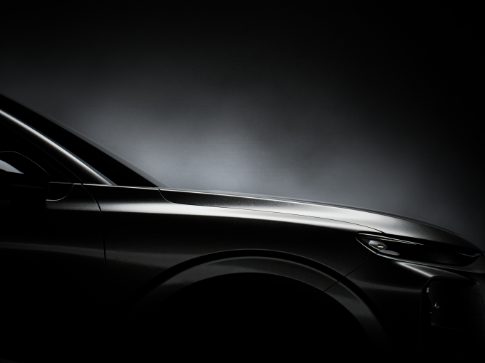 Audi Q3: Οι πρώτες φωτογραφίες του νέου μοντέλου – Τι μας «τιζάρει» η Audi, πότε θα παρουσιαστεί