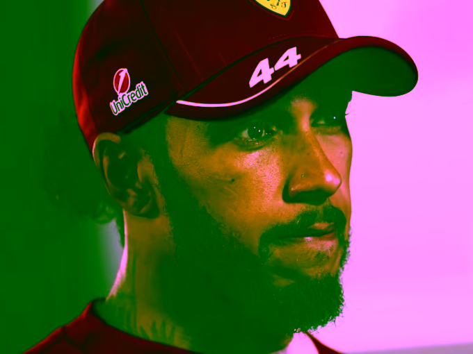 F1:«Η Ferrari δεν μπορεί πια να στηρίζεται στον Hamilton» – Σκληρή σύγκριση με Verstappen