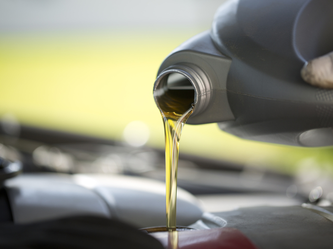 Είναι φυσιολογικό το λάδι σε έναν κινητήρα diesel να γίνεται μαύρο;