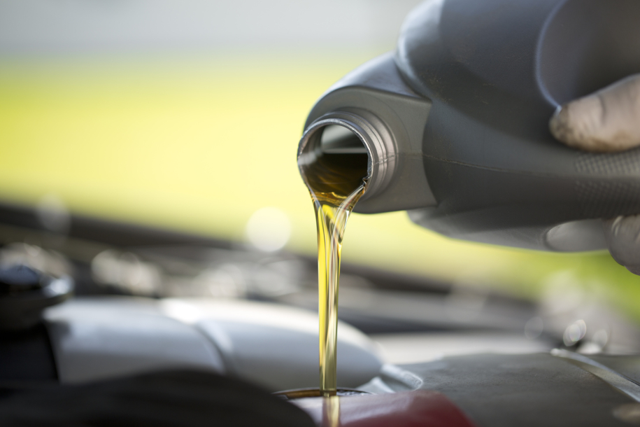 Είναι φυσιολογικό το λάδι σε έναν κινητήρα diesel να γίνεται μαύρο;