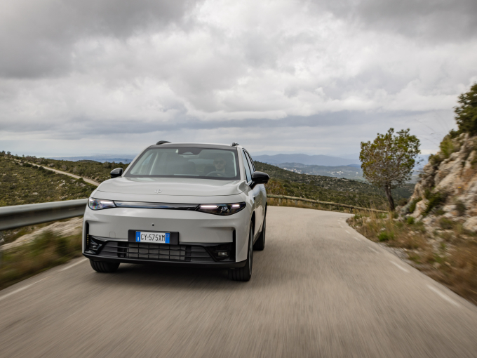 Leapmotor C10 REEV: Υβριδική επανάσταση με ηλεκτρική αυτονομία και άνεση