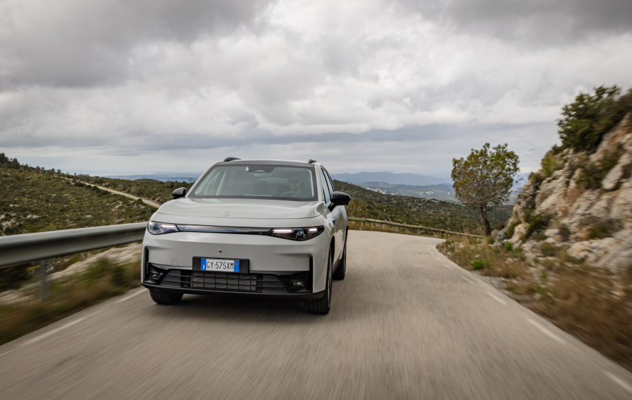 Leapmotor C10 REEV: Υβριδική επανάσταση με ηλεκτρική αυτονομία και άνεση