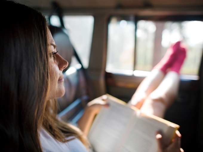 Το λάθος που κάνουν οι επιβάτες στο αυτοκίνητο που μπορεί να τους κοστίσει τη ζωή