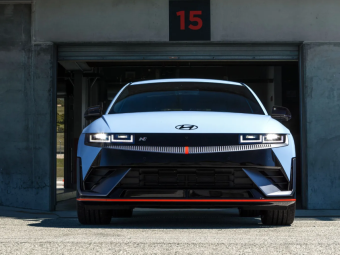 Η Porsche υποκλίνεται στο Hyundai Ioniq 5 N: «Μάθαμε πολλά»