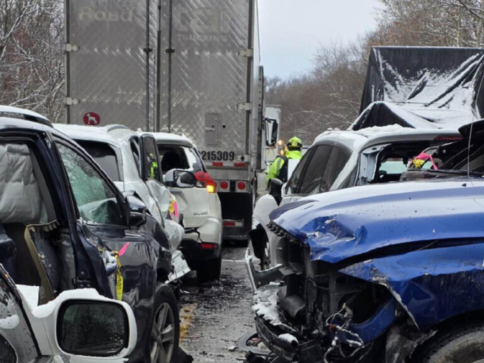 Ιντιάνα: Απίστευτη καραμπόλα 45 οχημάτων παρέλυσε αυτοκινητόδρομο – Από θαύμα δεν υπήρξαν θύματα