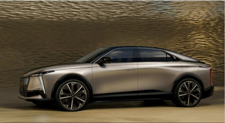 Το DS8 αποτελεί τη γαλλική πρόταση για ταξίδια μεγάλων αποστάσεων