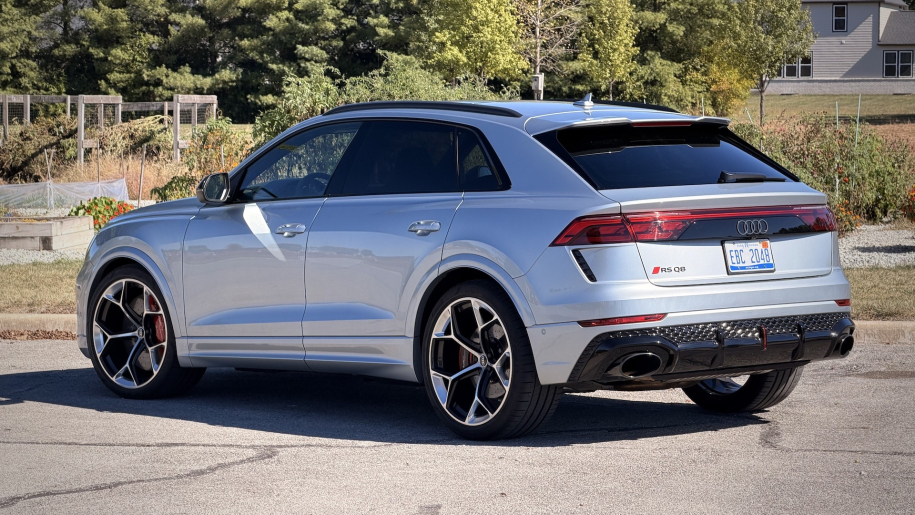 Audi RSQ8 2025: Δοκιμάζουμε το απόλυτο SUV – Κόβει την ανάσα σε εμφάνιση και επιδόσεις