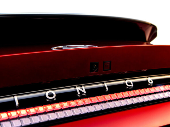 Hyundai: Βουτιά για τα ηλεκτρικά Ioniq, τα υβριδικά «σώζουν την παρτίδα»