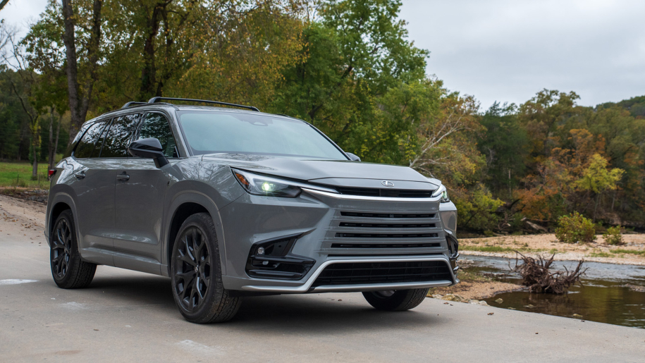 Δοκιμάζουμε το Lexus TX 500h: Αξίζει τα λεφτά του ή το Toyota Grand Highlander είναι καλύτερη επιλογή;