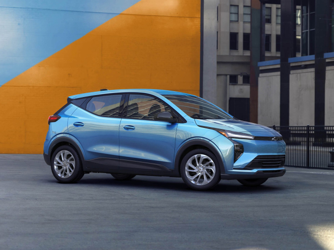 Ανατροπή στα προσιτά ηλεκτρικά: Το νέο Chevrolet Bolt κερδίζει το Nissan Leaf σε τιμή και αυτονομία