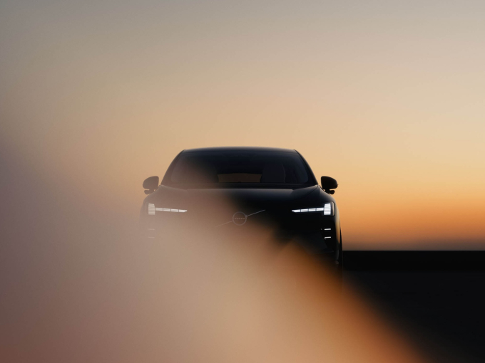 Volvo EX60: Αυτονομία 640 χλμ. και φόρτιση-αστραπή σε 10 λεπτά!